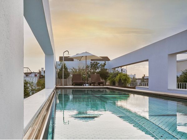 Piscina en la azotea del Hotel Mercer Sevilla