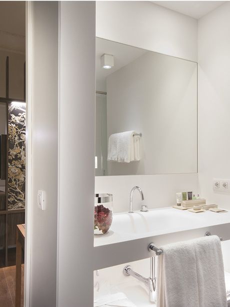 Bathroom of the Deluxe room of the Mercer Sevilla Hotel