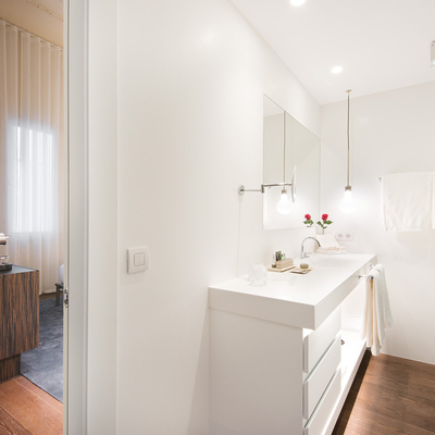 Bathroom of the Deluxe room of the Mercer Sevilla Hotel