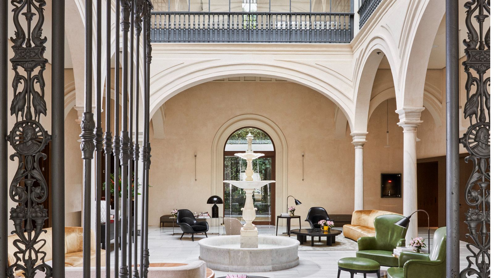 Entrada del Hotel Mercer Sevilla