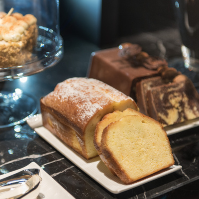 Gâteau éponge du petit-déjeuner de l'Hôtel Mercer Sevilla
