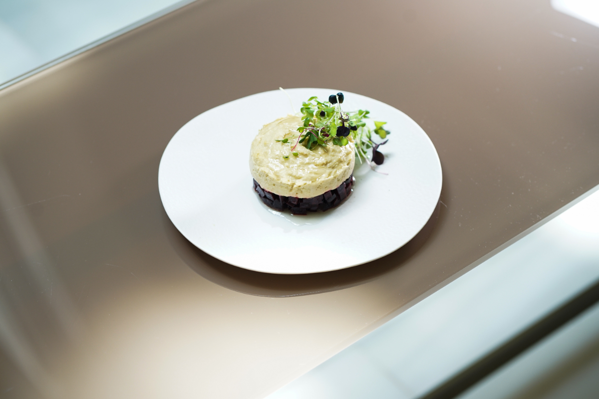 Maria Luisa Restaurant - Beetroot tartar with hummus