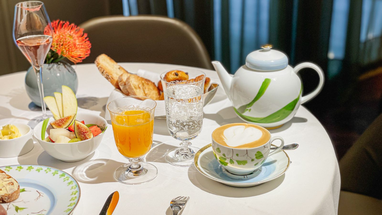 Petit-déjeuner complet à l'Hôtel Mercer Sevilla