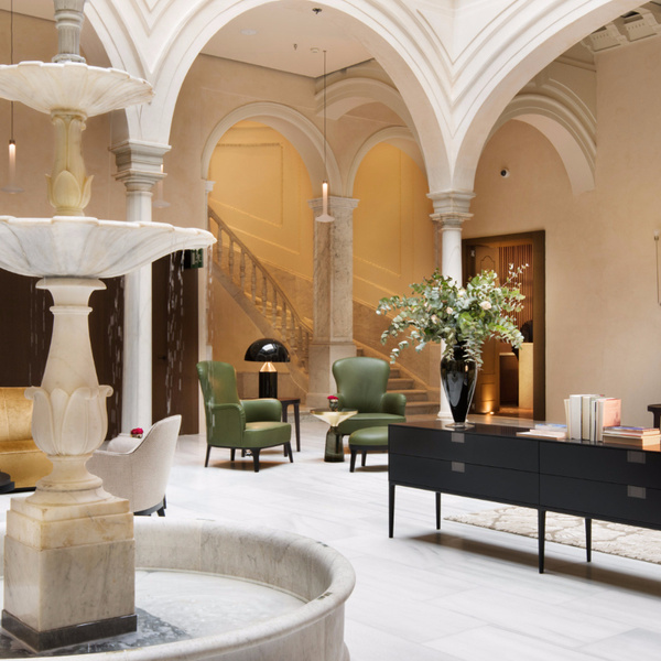 Courtyard of the Hotel Mercer Sevilla 